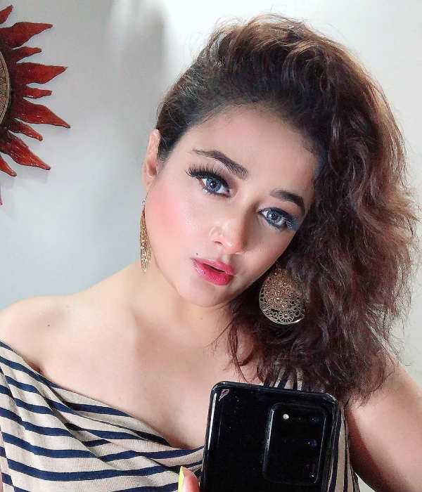 ஹீரோக்களுக்கு அத்தை