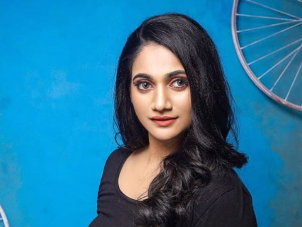 பேசு பொருளான கேப்ஷன்