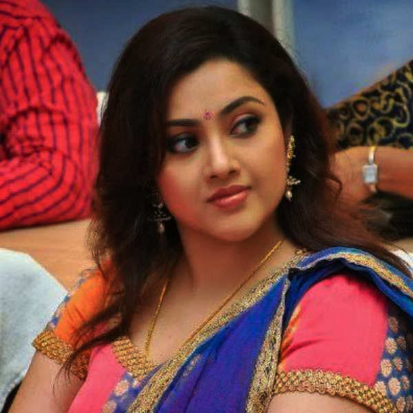 கரோலின் காமாட்சி