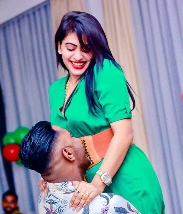 ஏகப்பட்ட காதலர்கள்