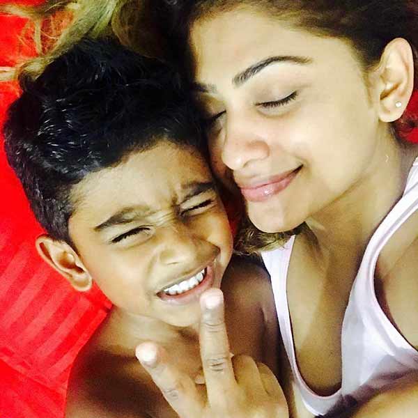 கணவரை பிரிந்து