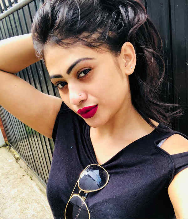 டவலுடன் படுத்திருக்க