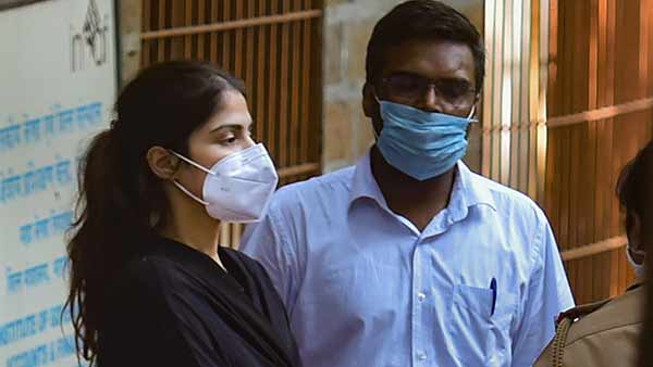 நடிகை ரியா கைது