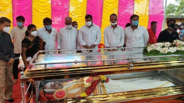 பண்ணை வீட்டில்