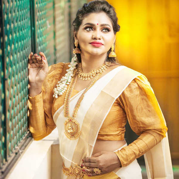அள்ளும் லைக்ஸ்