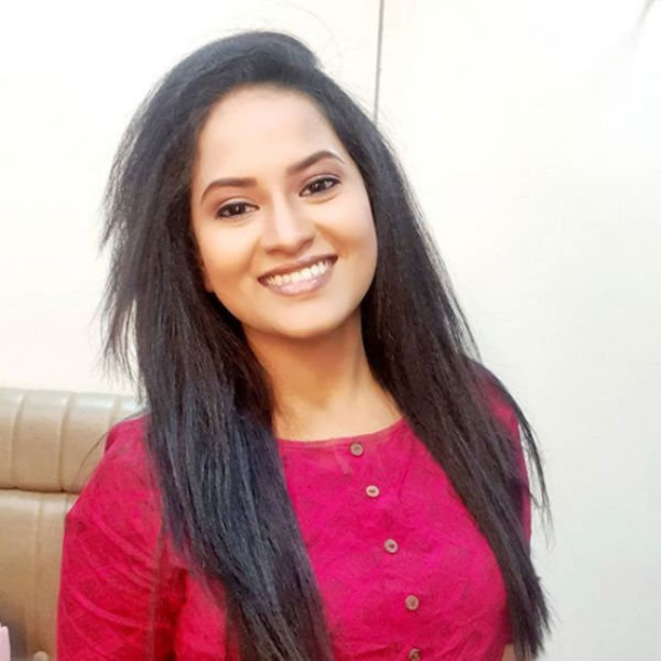 ஸ்ரவாணியை அடித்தார்