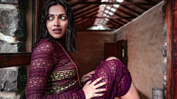 உள்ளாடை அணியாமல்