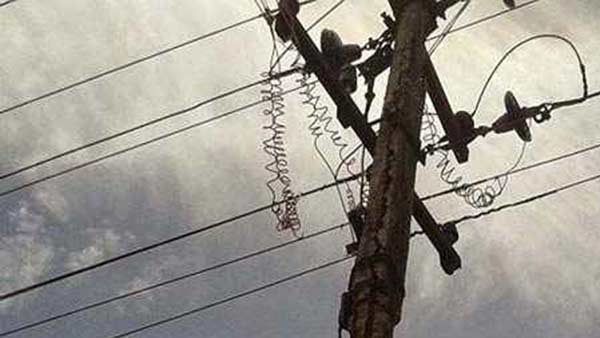 பேனர் கட்டும்போது