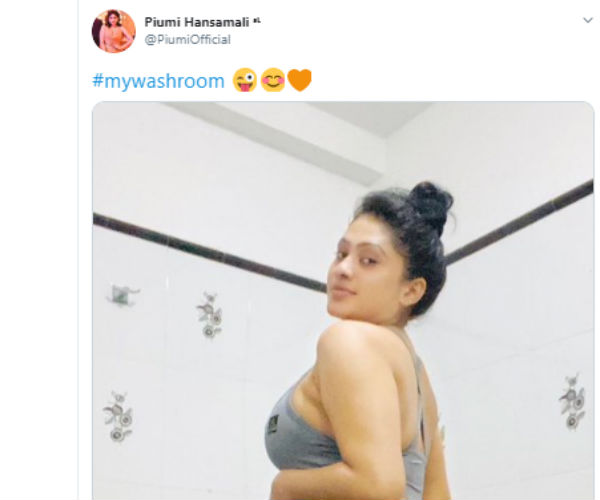 பாத்ரூமில் நின்றபடி