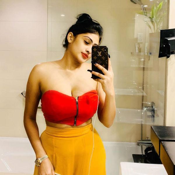 ஒளிவு மறைவு இல்லாமல்