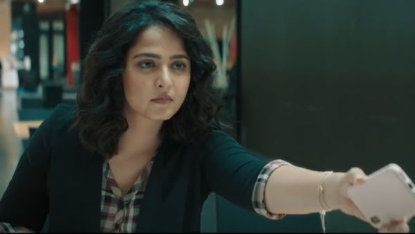 அனுஷ்காதான் கேமரா