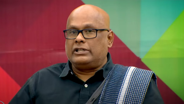 கட்டிப் பிடித்து ஆறுதல்