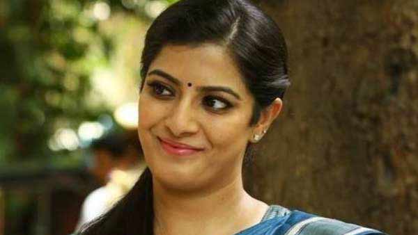 இணையத்தில் போஸ்டர்