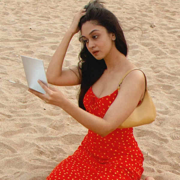 மீண்டும் வந்துள்ளார்