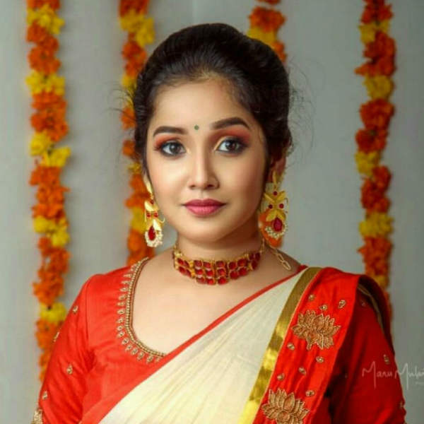 மாடலிங்கில் ஆர்வம்