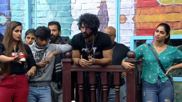 ஆரத்தி எடுத்து வரவேற்றார்