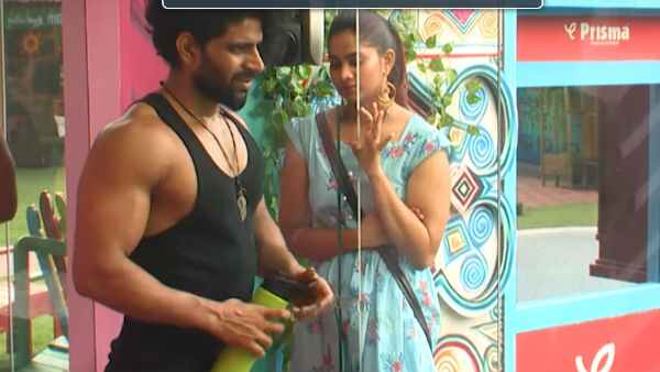 கண்ணாடி அருகே காவல்