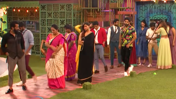 கார்டில் யார் பெயர்?