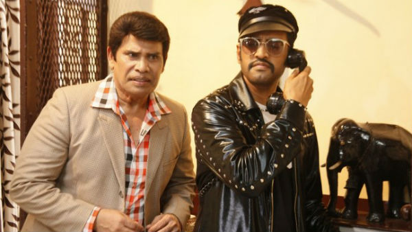 கிச்சுகிச்சு மூட்டுகிறார்