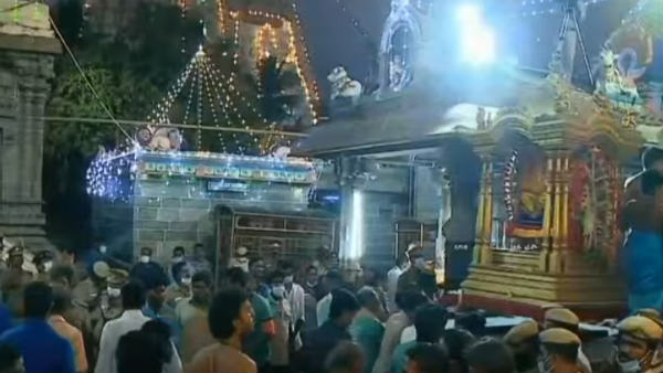 வீடுகளில் விளக்கேற்றி