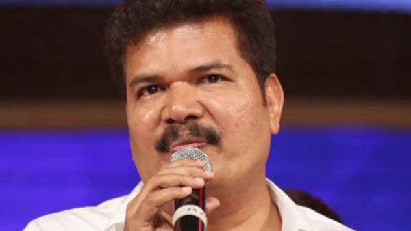 இயக்குனர் யார்