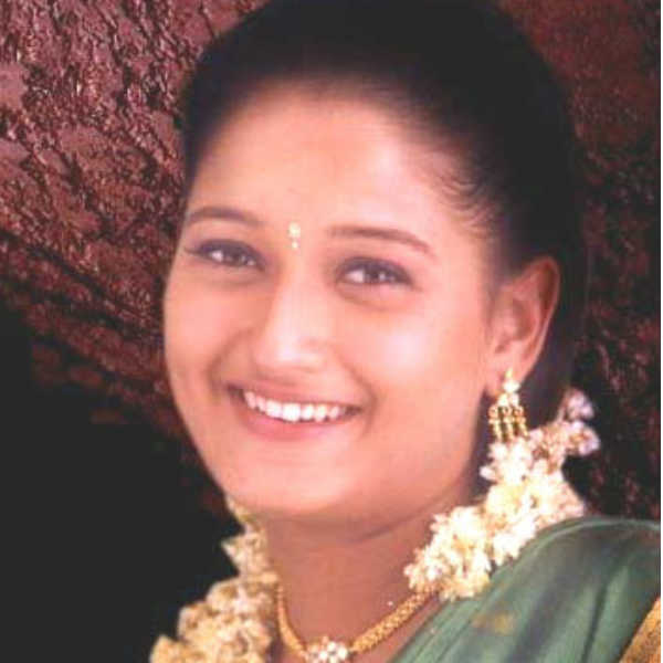 கதாநாயகியாக தமிழில்