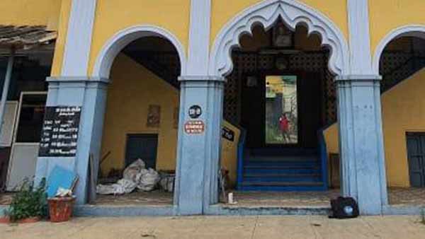 தூண்கள் அப்படியே