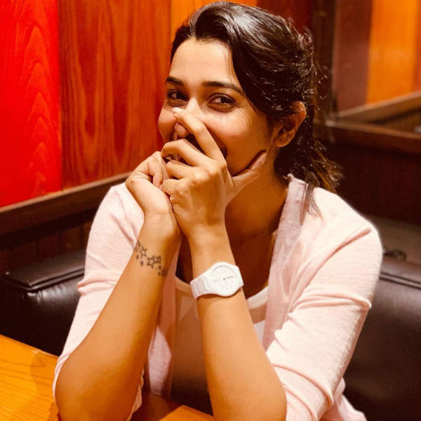 குளத்தில் குளிக்கும்