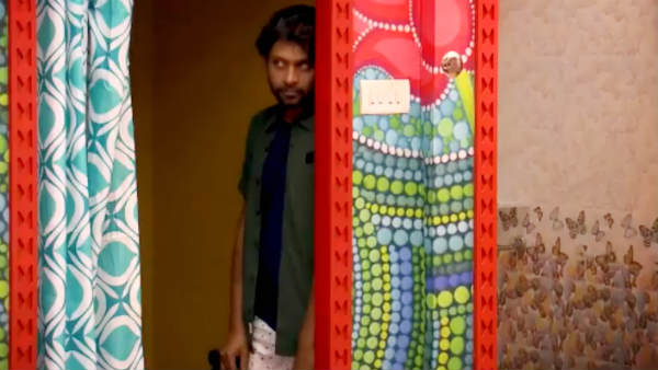 பாத்ரூமுக்குள் ஒளிந்து