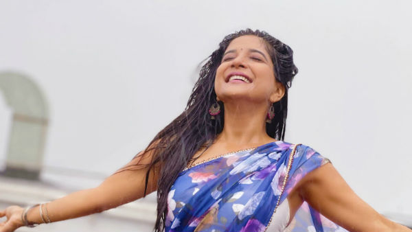 மழையில் நடனமாடும் சாக்ஷி