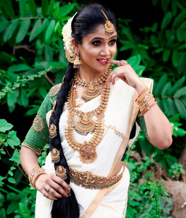 ட்ரெடிஷ்னல் லுக்கில்