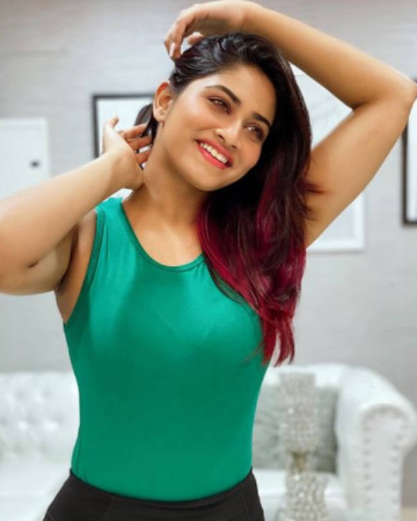 பச்சை கலரு பனியன்
