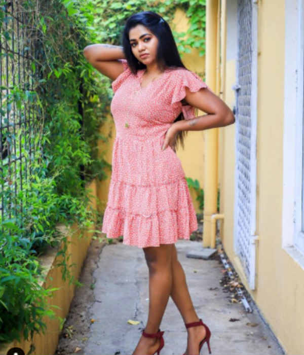 ஷாலு போட்டோக்கள்