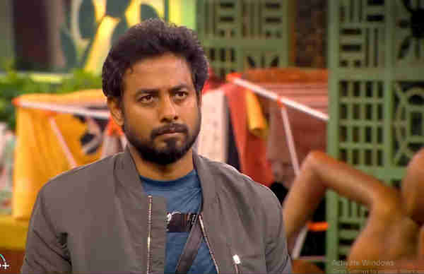 முதல் இடத்தில் ஆரி