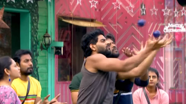 பால் கேட்ச் டாஸ்க்