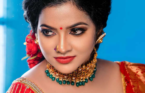 நகக்கீறல்கள்..