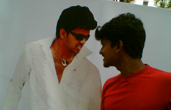 அதே போஸில்