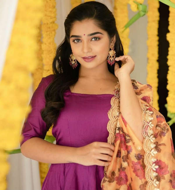 கதாநாயகி வேட்டையில்