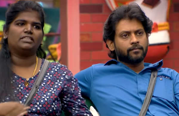 அடிப்பது போல் பாய்ந்து