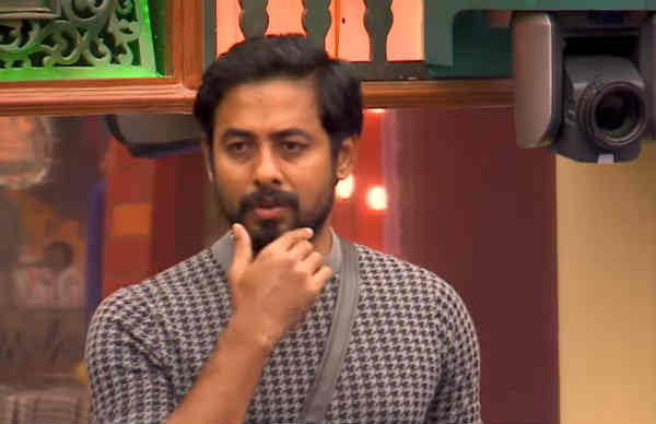 வச்சு செய்த நெட்டிசன்ஸ்
