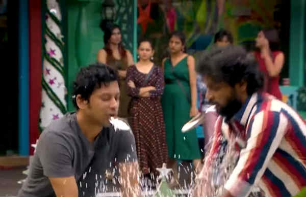 வாயில் ஸ்பூன்