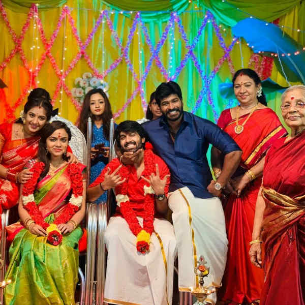 இளசுகளுக்கு பரிசு