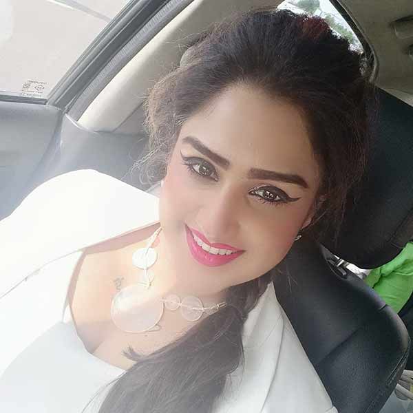 வனிதா நெஞ்சில் டாட்டூ