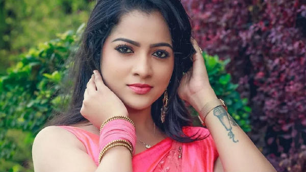 நகக் கீறல்கள் யாருடையது?