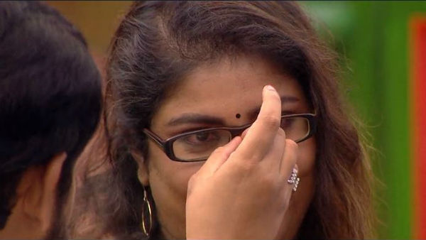 காலை தூக்கிக் காட்டிய பாலா