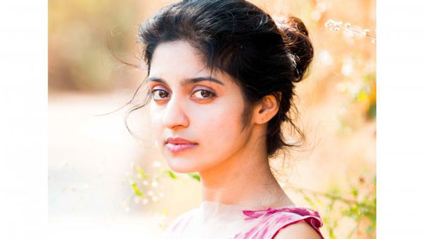 கப்பலில் பணிபுரிகிறார்