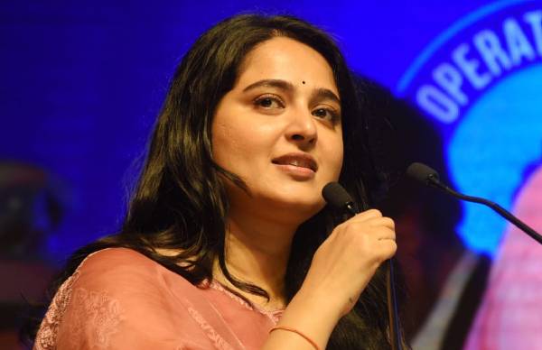 பெண் செக்யூரிட்டி