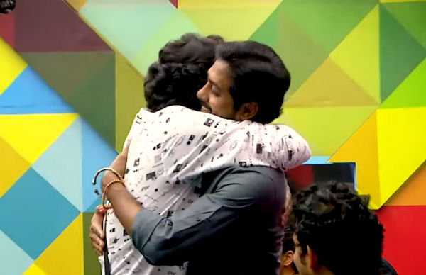 கட்டிப்பிடித்த ரியோ
