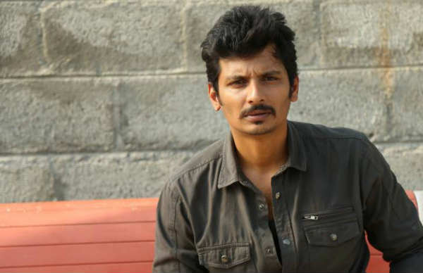 பாலிவுட்டிலும் என்டரி