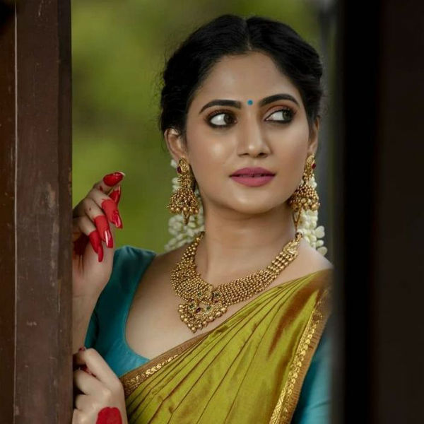வெளிச்சத்தில் நின்றவாறு